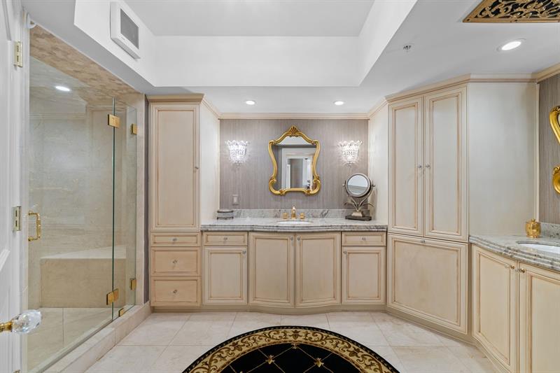 Image 24 of 49 For 411 New River Dr E  1402