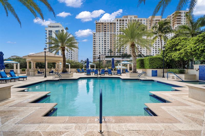 Image 40 of 49 For 411 New River Dr E  1402