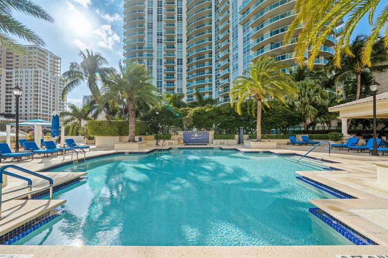 Image 42 of 49 For 411 New River Dr E  1402