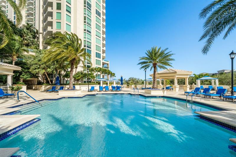 Image 43 of 49 For 411 New River Dr E  1402