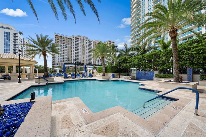 Image 44 of 49 For 411 New River Dr E  1402