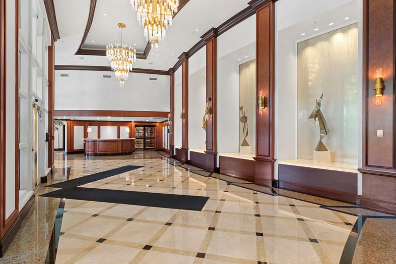 Image 5 of 49 For 411 New River Dr E  1402