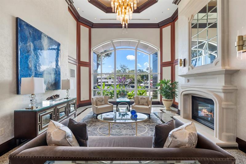 Image 6 of 49 For 411 New River Dr E  1402