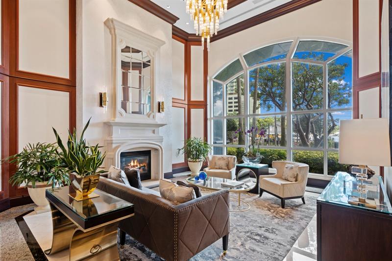 Image 8 of 49 For 411 New River Dr E  1402