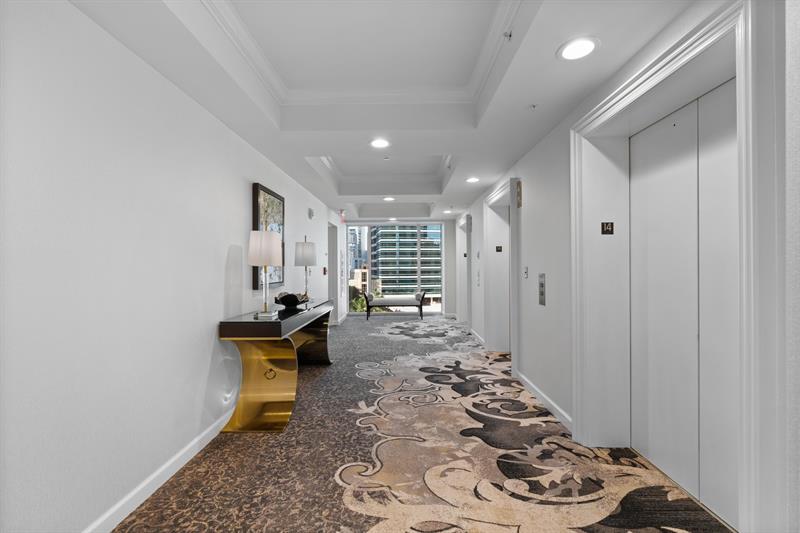 Image 9 of 49 For 411 New River Dr E  1402