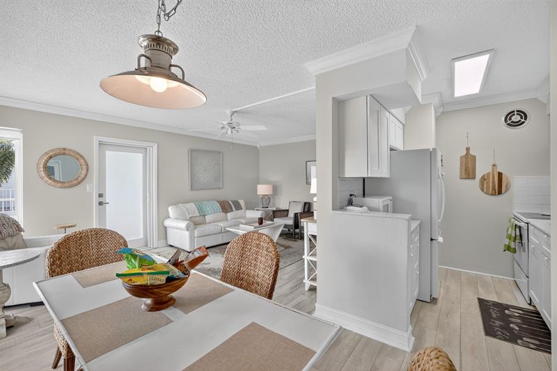 Image 14 of 60 For 223 Marine Ct  207