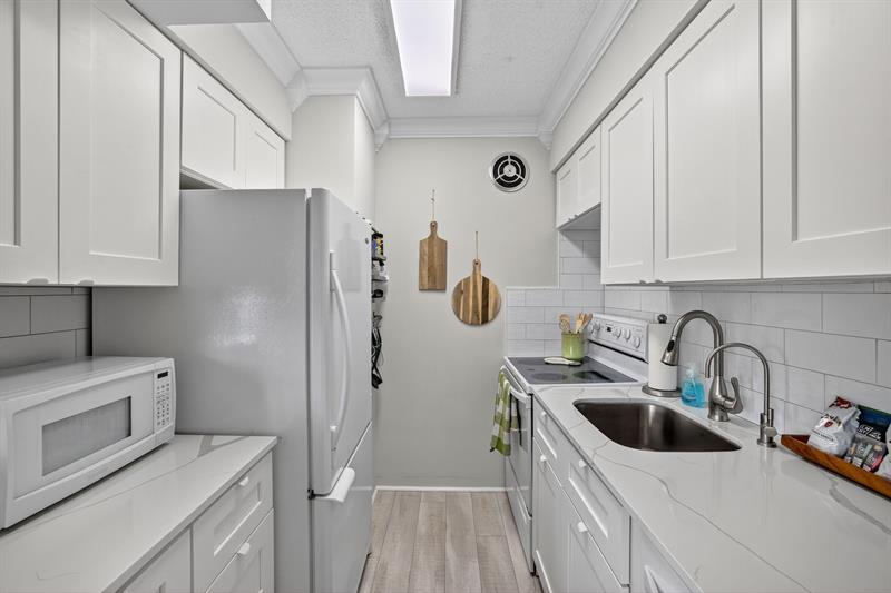 Image 16 of 60 For 223 Marine Ct  207