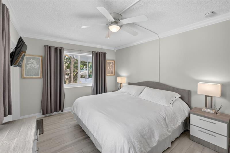 Image 30 of 60 For 223 Marine Ct  207