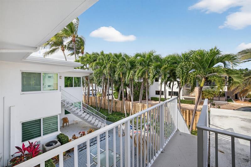 Image 32 of 60 For 223 Marine Ct  207