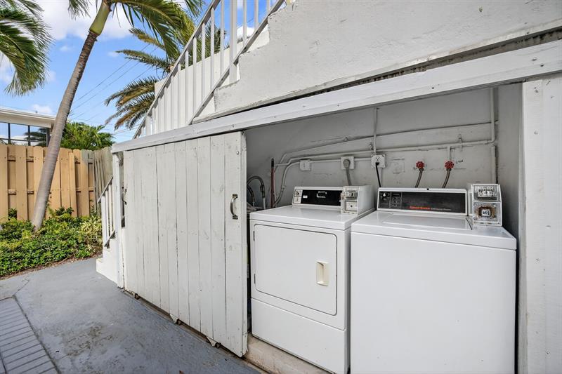 Image 43 of 60 For 223 Marine Ct  207