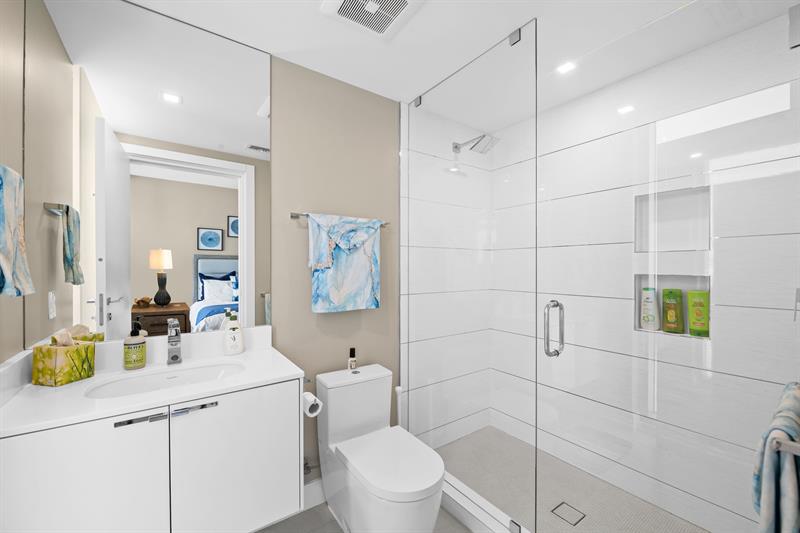 Image 36 of 75 For 435 Bayshore  503