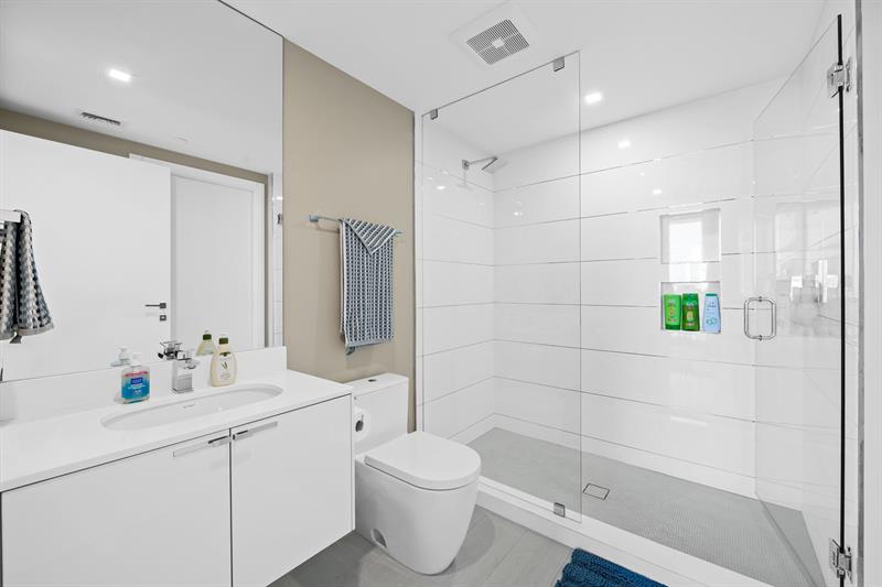 Image 41 of 75 For 435 Bayshore  503