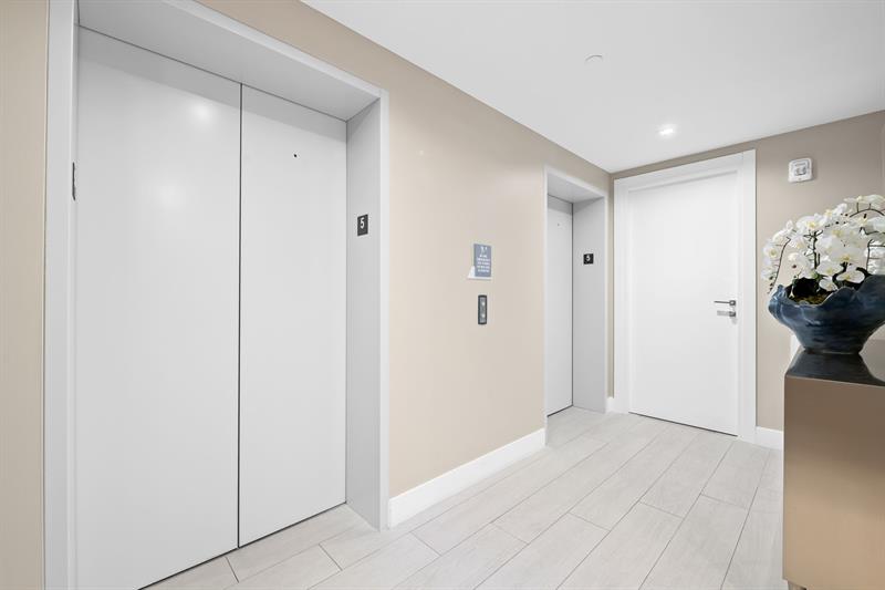 Image 47 of 75 For 435 Bayshore  503