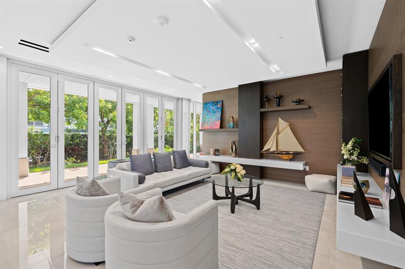 Image 66 of 75 For 435 Bayshore  503