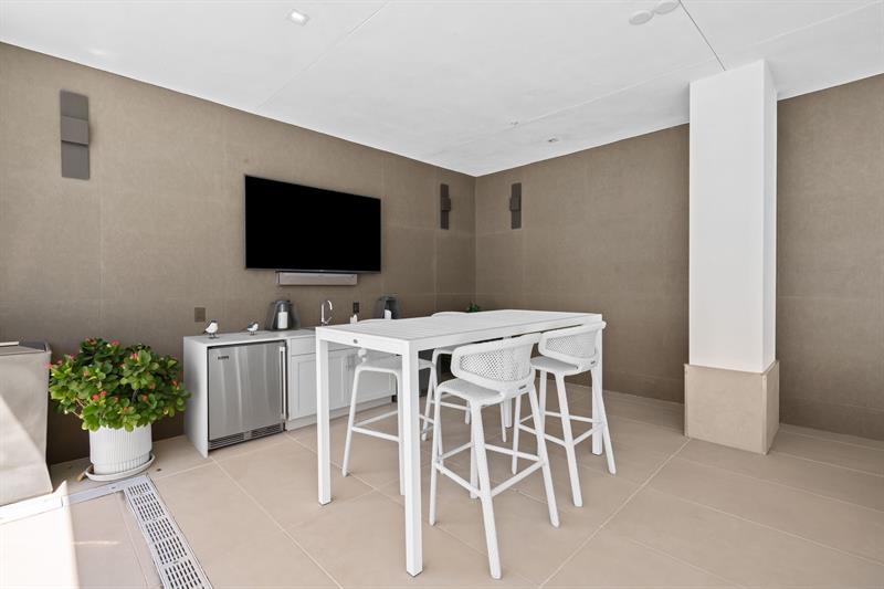 Image 70 of 75 For 435 Bayshore  503