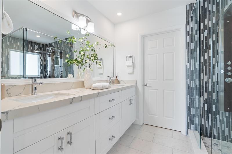 Image 16 of 34 For 370 3rd Ct  