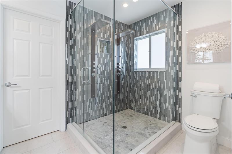 Image 17 of 34 For 370 3rd Ct  