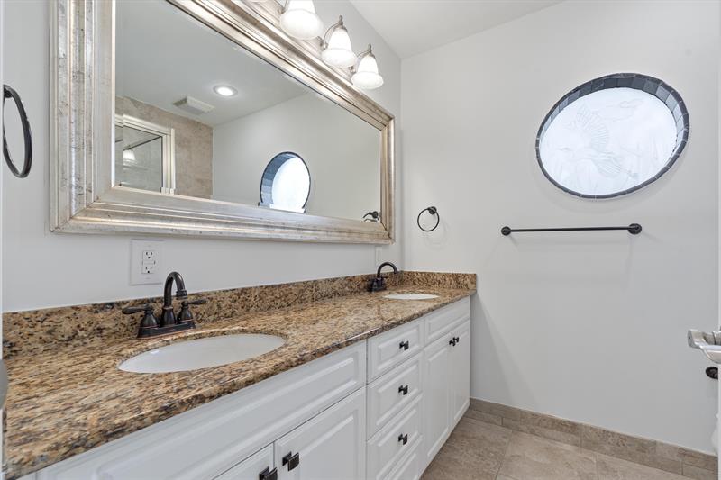 Image 19 of 34 For 370 3rd Ct  