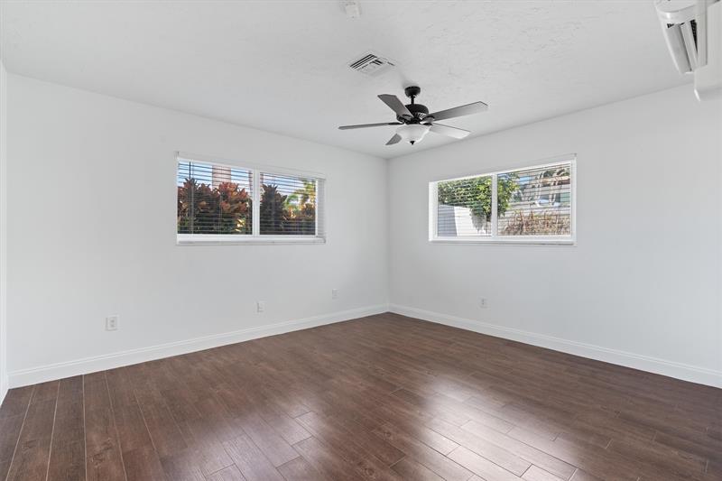 Image 21 of 34 For 370 3rd Ct  