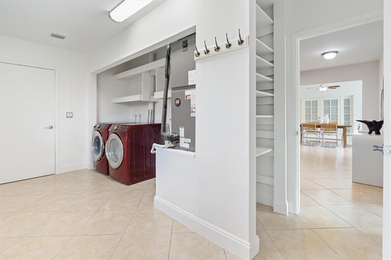 Image 23 of 34 For 370 3rd Ct  