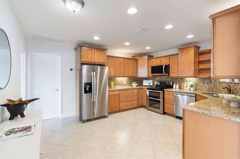 Image 4 of 34 For 370 3rd Ct  