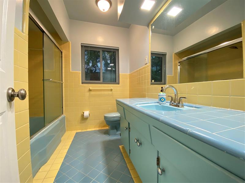 Image 11 of 32 For 1049 Van Buren St