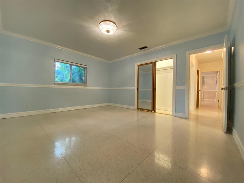 Image 13 of 32 For 1049 Van Buren St