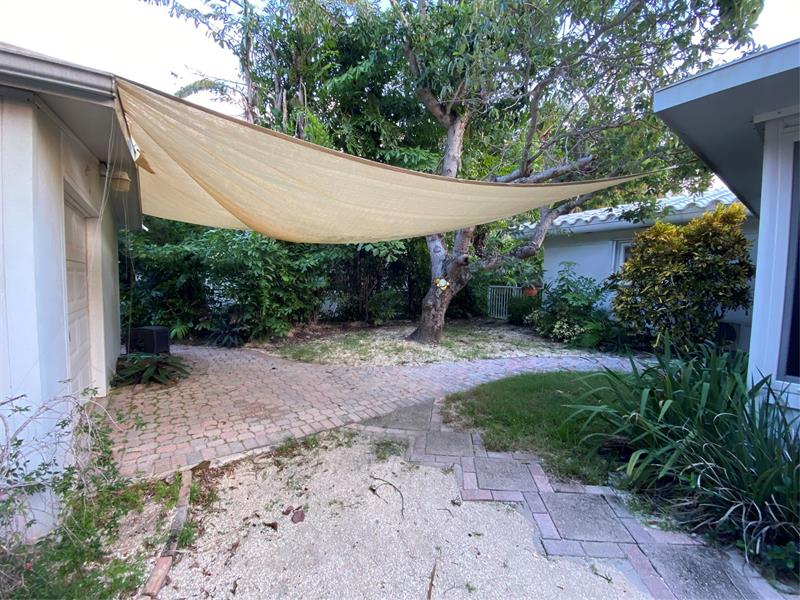 Image 14 of 32 For 1049 Van Buren St