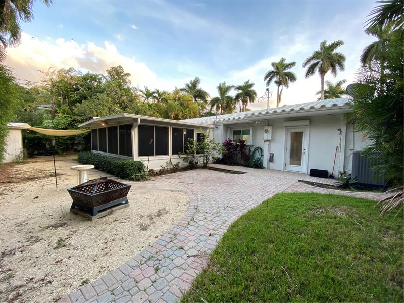 Image 15 of 32 For 1049 Van Buren St