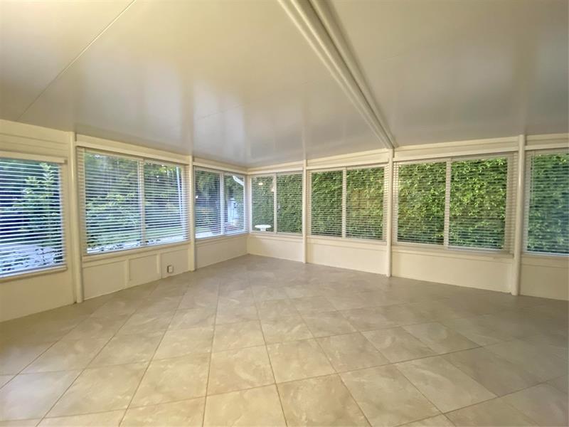 Image 20 of 32 For 1049 Van Buren St