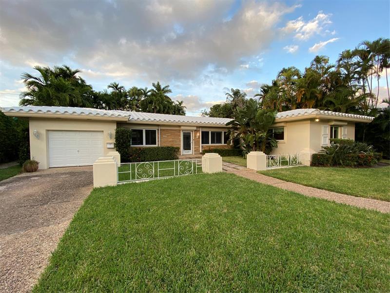 Image 5 of 32 For 1049 Van Buren St