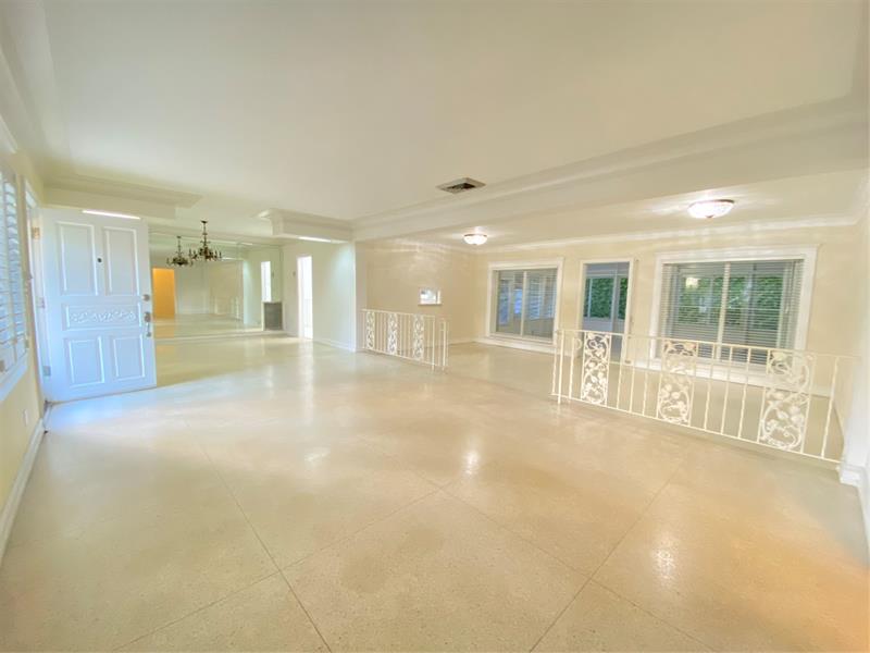 Image 6 of 32 For 1049 Van Buren St