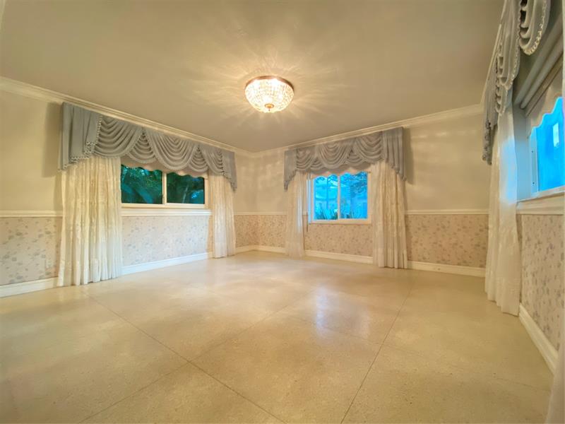 Image 9 of 32 For 1049 Van Buren St