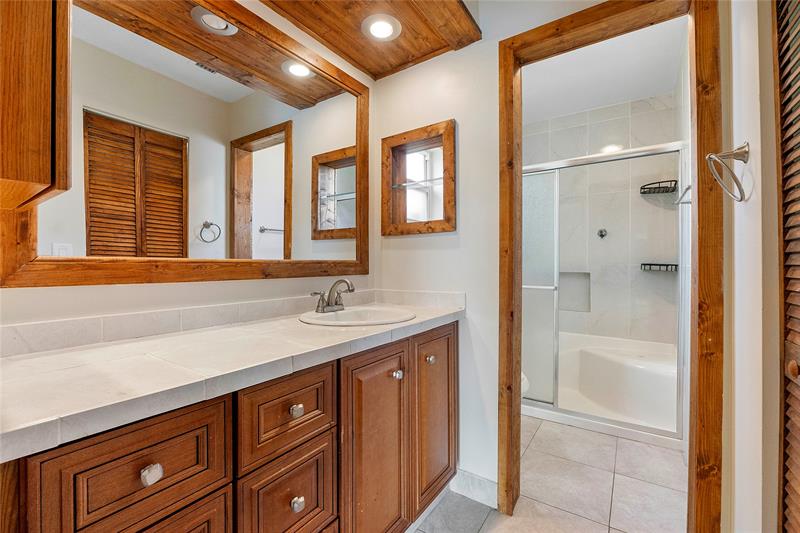 Image 13 of 26 For 10120 71st St