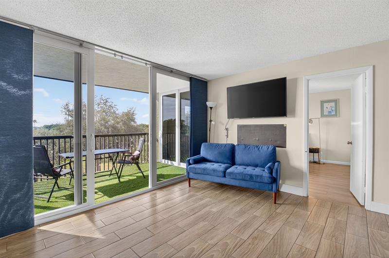 Image 12 of 40 For 5260 2nd Ave  402