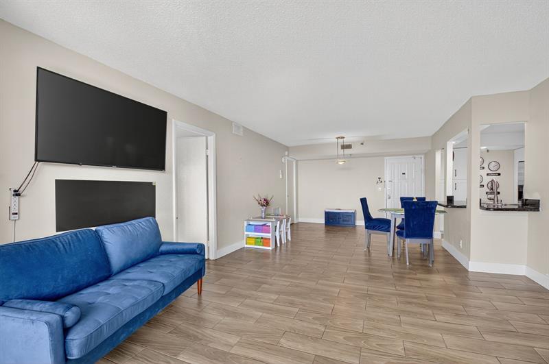 Image 14 of 40 For 5260 2nd Ave  402