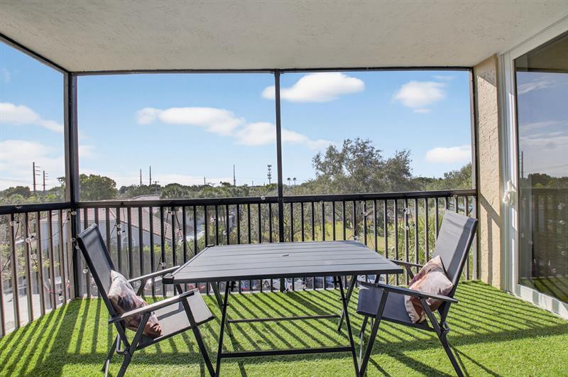 Image 16 of 40 For 5260 2nd Ave  402