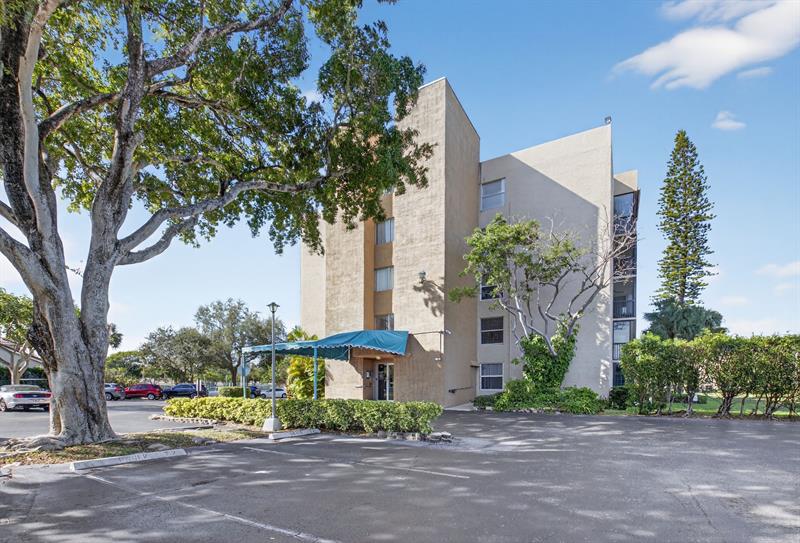 Image 28 of 40 For 5260 2nd Ave  402