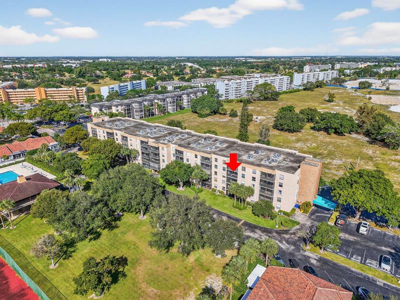 Image 3 of 40 For 5260 2nd Ave  402