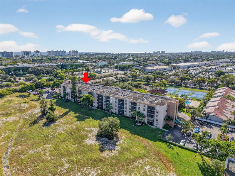 Image 33 of 40 For 5260 2nd Ave  402