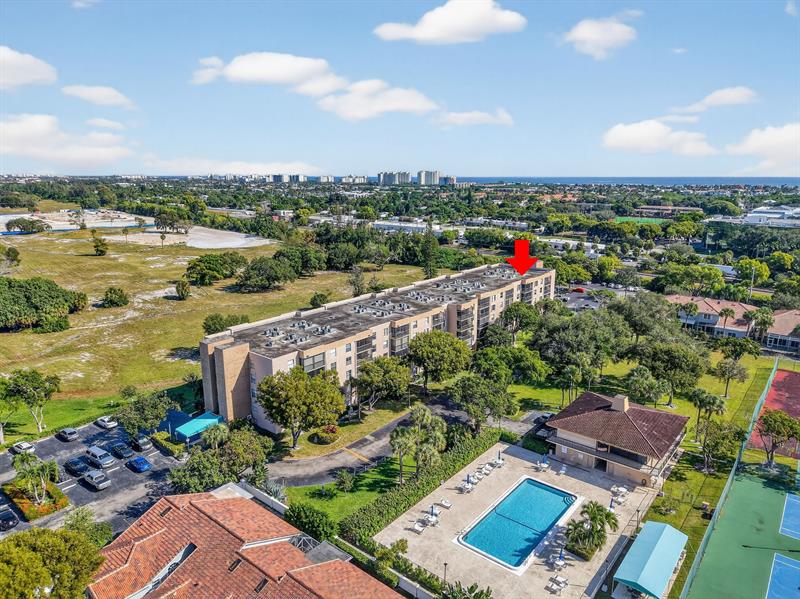 Image 34 of 40 For 5260 2nd Ave  402