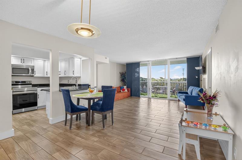 Image 4 of 40 For 5260 2nd Ave  402