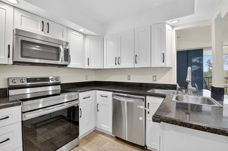 Image 8 of 40 For 5260 2nd Ave  402