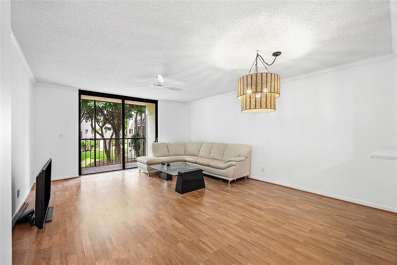 Image 10 of 43 For 5280 Las Verdes Cir  202