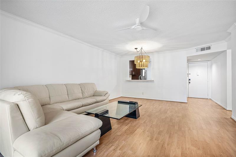 Image 14 of 43 For 5280 Las Verdes Cir  202