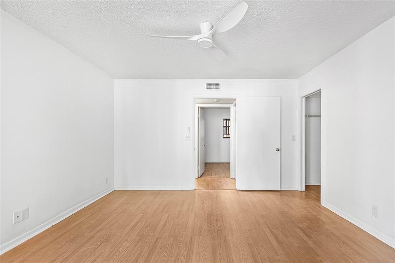 Image 16 of 43 For 5280 Las Verdes Cir  202