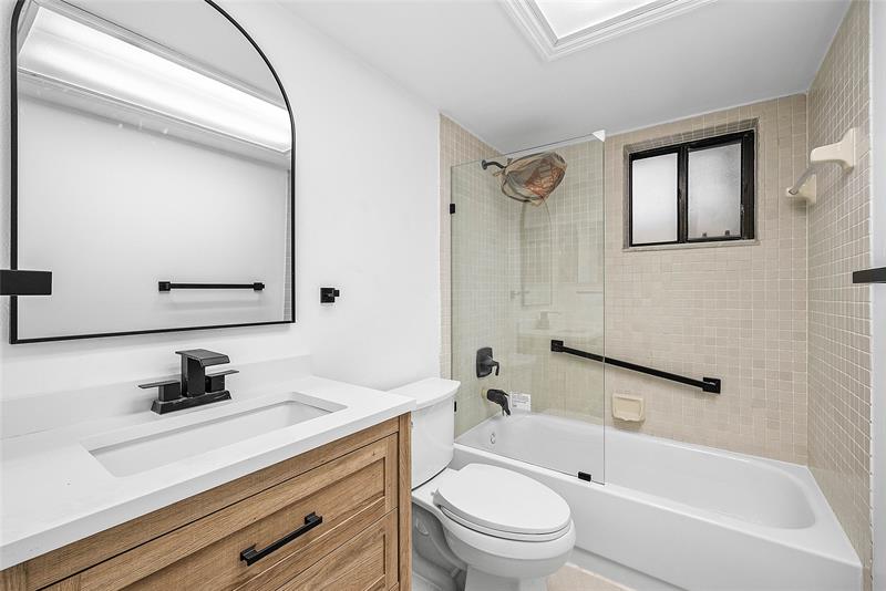 Image 20 of 43 For 5280 Las Verdes Cir  202