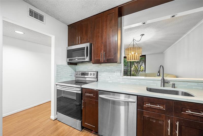 Image 8 of 43 For 5280 Las Verdes Cir  202