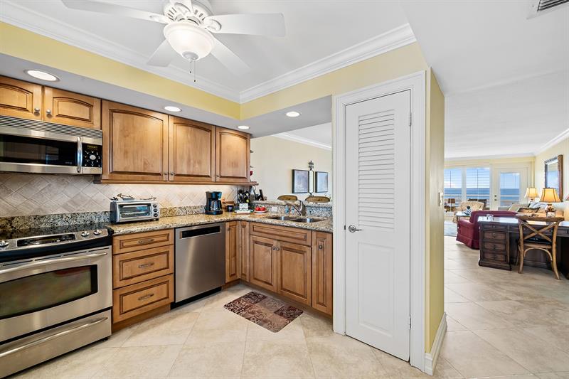 Image 13 of 32 For 2000 Ocean Dr 1006