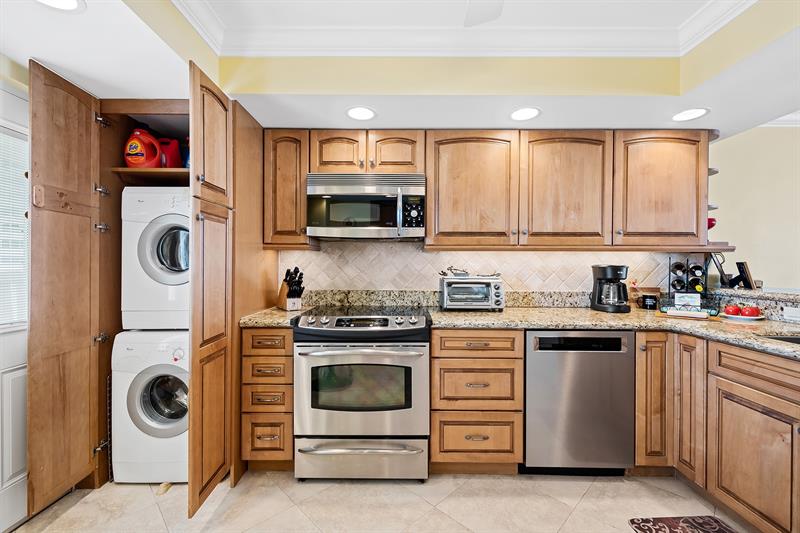 Image 14 of 32 For 2000 Ocean Dr 1006